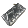 Kép 2/3 - Ezüst színű steppelt PVC anyagú pénztárca