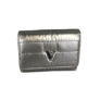Kép 1/4 - Ezüst színű steppelt kisméretű pénztárca