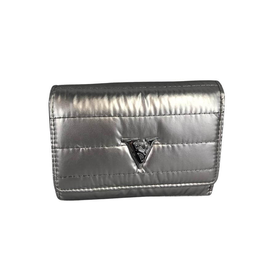 Ezüst színű steppelt kisméretű pénztárca